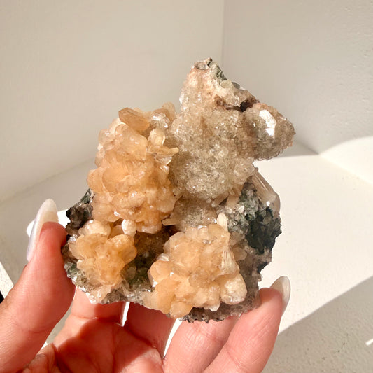 Micro Heulabdite On Calcite