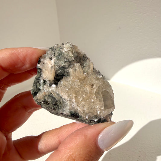 Micro Heulabdite On Calcite
