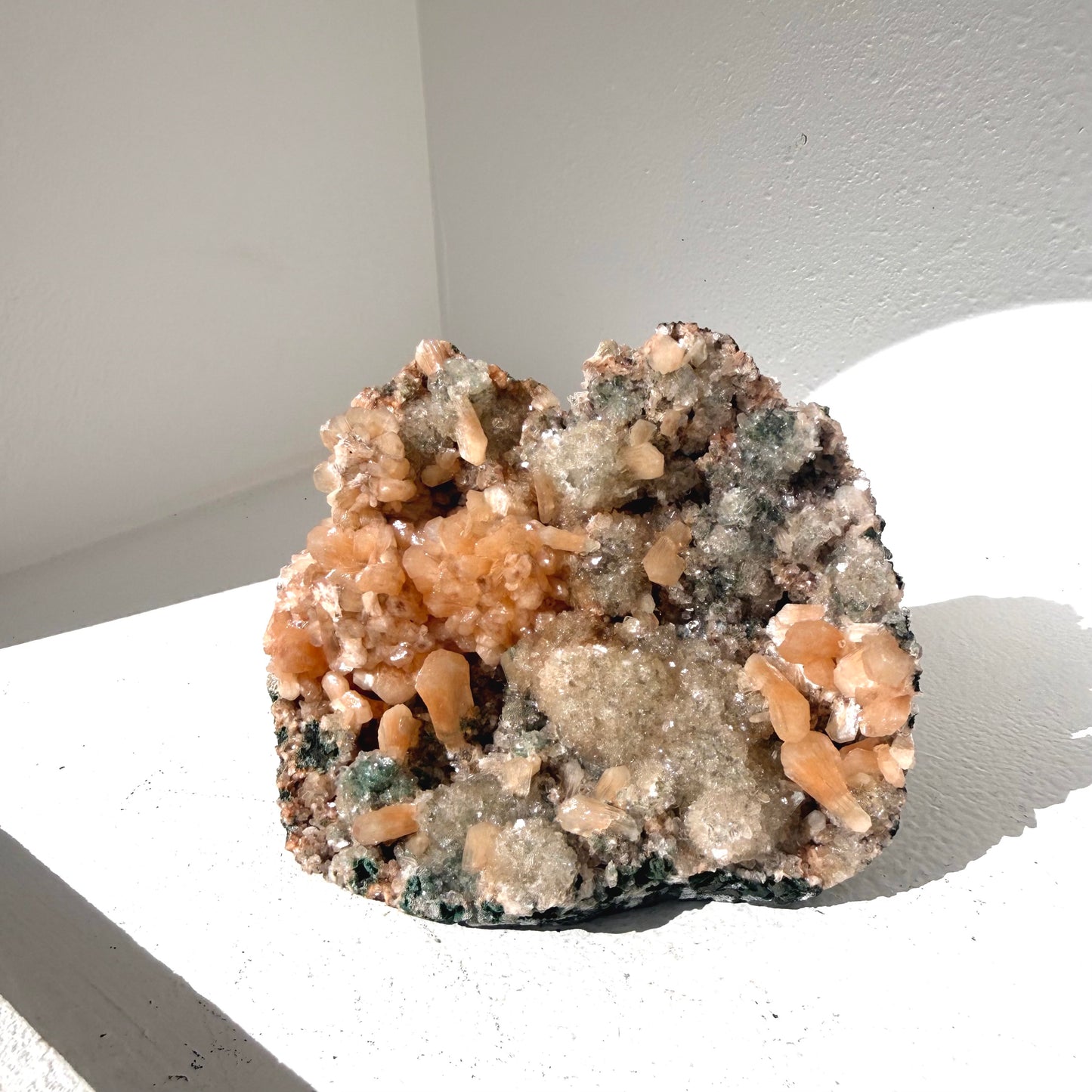 Micro Heulabdite On Calcite