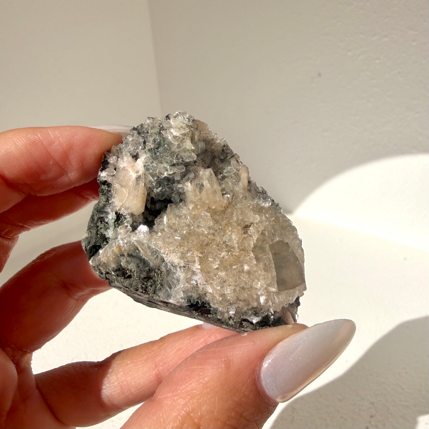 Micro Heulabdite On Calcite